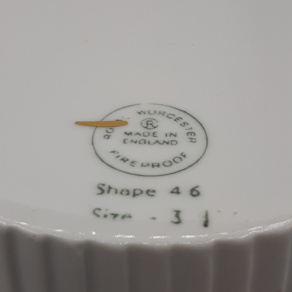 Royal Worcester Evesham Gold 5 1/2” Soufflé England Porcelain - Picture 5 of 5